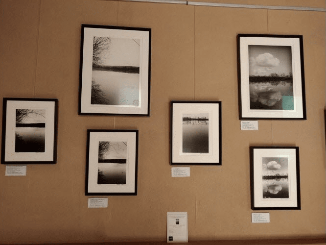 Début de l’exposition, de la série « retour à la source », comprenant 27 photographies argentiques des années 1980.