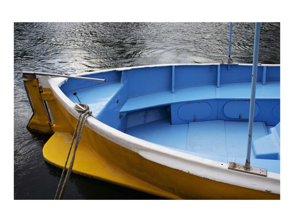 Embarcation jaune et bleue, Rivière Cetina, Omis (Croatie), 2024 – Edition 7